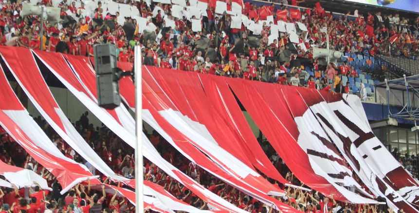 جماهير المنتخب ترفع شعار "مصر أولا" في مواجهة أوغندا.. وبين سبورت تتجاهله