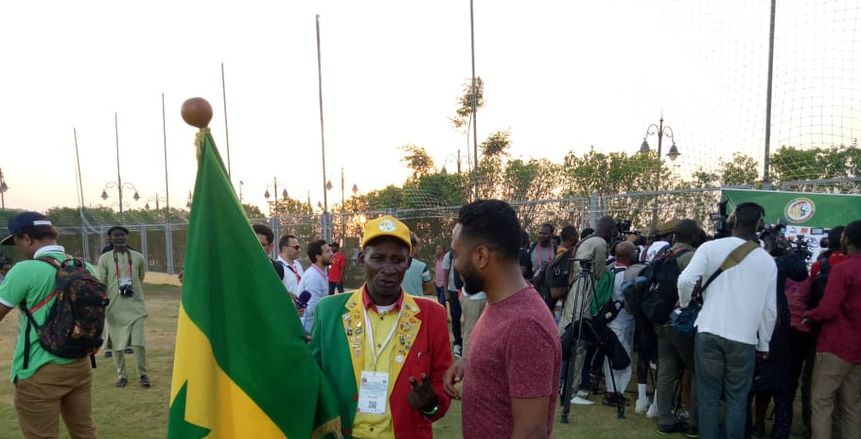 كبير مشجعي السنغال: "ماني" وعدني باللقب.. وصلاح يدعو له الآن