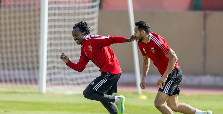 «نيو لوك» بيرسي تاو في مران الأهلي يخطف الأنظار: شبه جيرالدو (صورة)