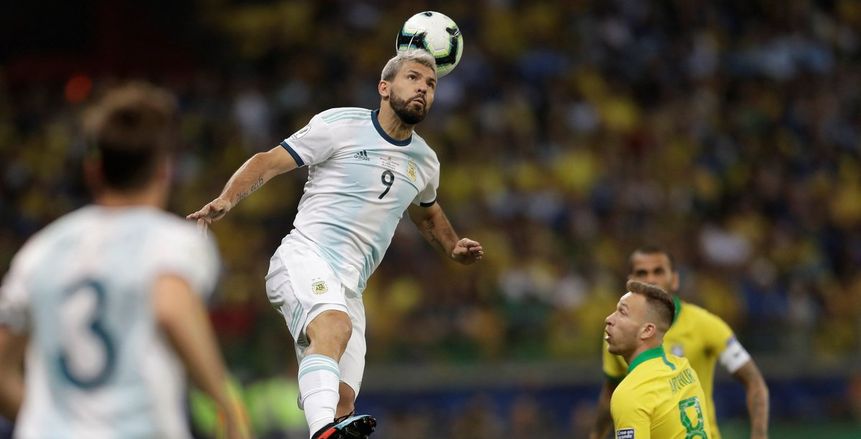 حكم مباراة البرازيل والأرجنتين ردا على ميسي: لم أفقد التواصل بـ"VAR" نهائيا