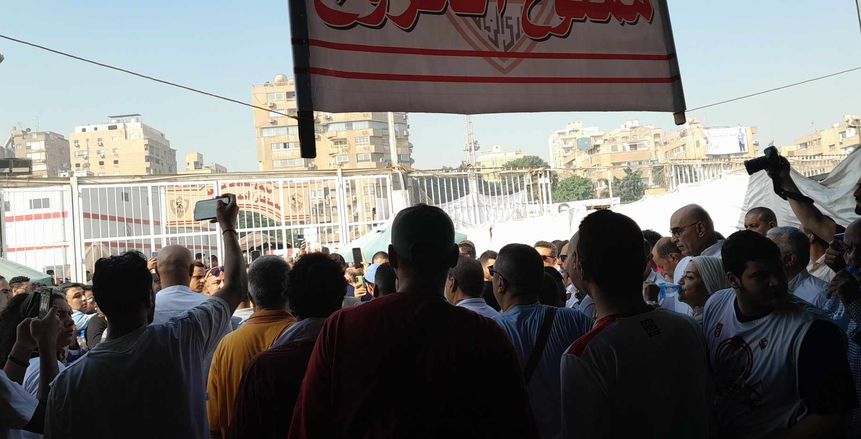 حسن صقر يدلي بصوته في انتخابات الزمالك