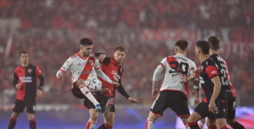 ريفر بليت يتعادل سلبيا مع أولد بويز بالدوري الأرجنتيني
