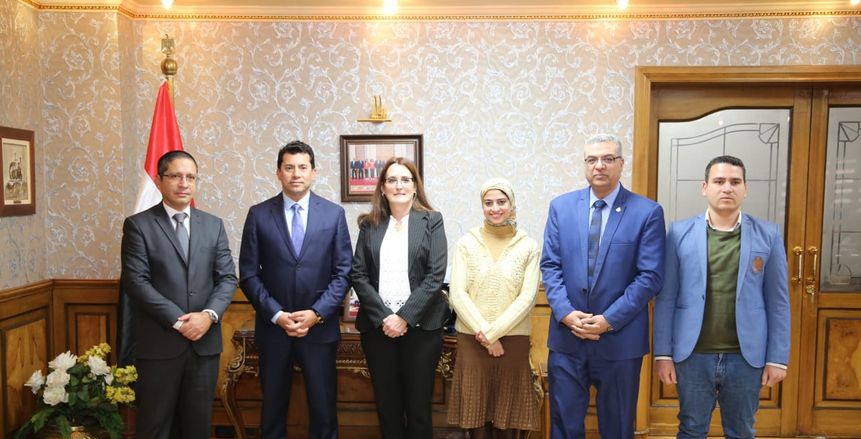 وزير الرياضة يلتقي سفيرة كوبا لبحث العلاقات الثنائية بين البلدين