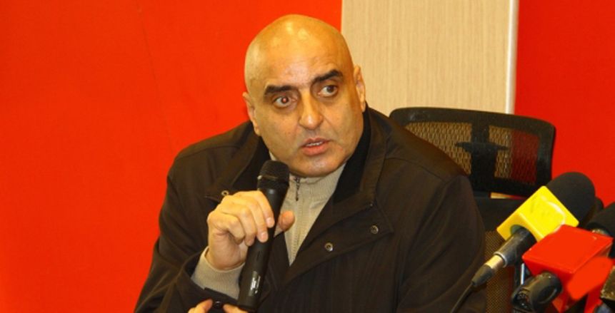 تكريم عزمي مجاهد وعبدالرحمن عوف في نهائي كأس الطائرة