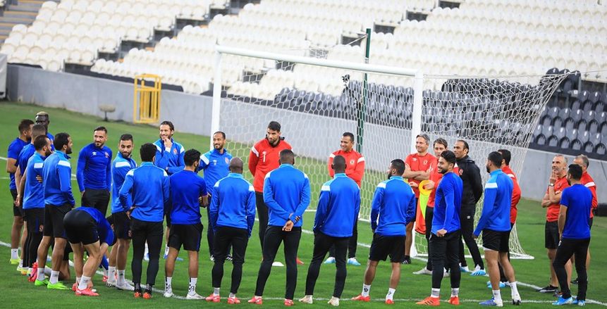 الأهلي يبلغ لاعبيه بموعد التحرك لملعب مواجهة الزمالك