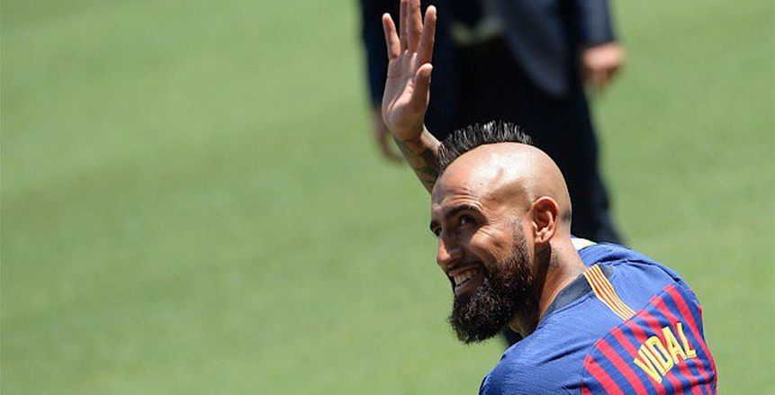«فيدال» يقود تشكيل برشلونة المتوقع أمام جيرونا