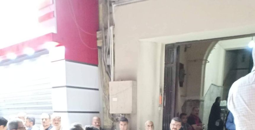 بالصور.. جماهير الزمالك في عزاء أدهم الكيكي