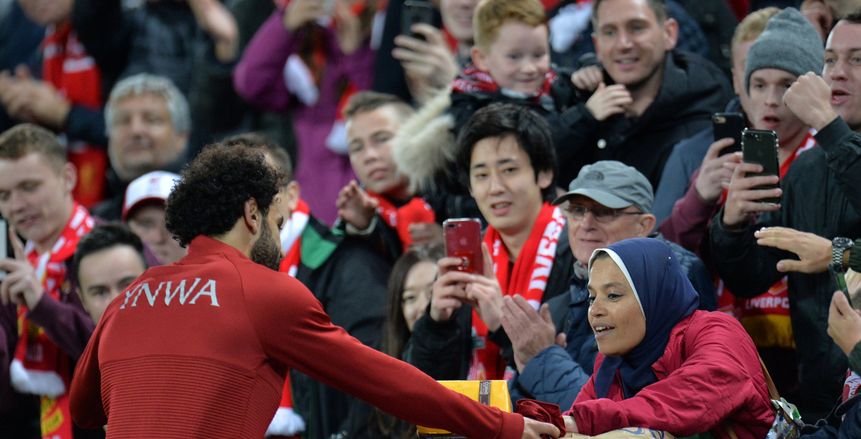 بالصور| «ذا صن» تكشف عن هدية السيدة المصرية لـ«صلاح» وقيمتها
