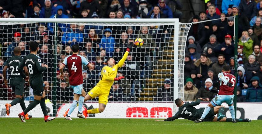 بالفيديو| بيرنلي يوقف قطار مانشستر سيتي بالتعادل 1-1