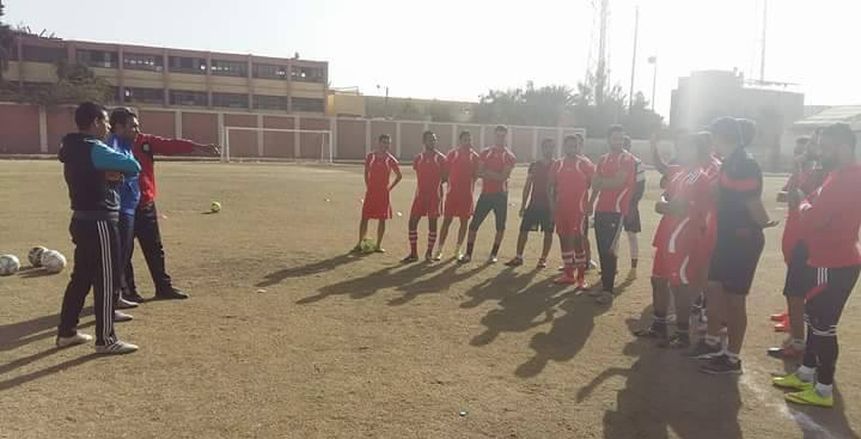 بالصور| نجم الزمالك يقود اول تدريب له مع الفكرية ويجتمع باللاعبين في حضور مجلس الادارة