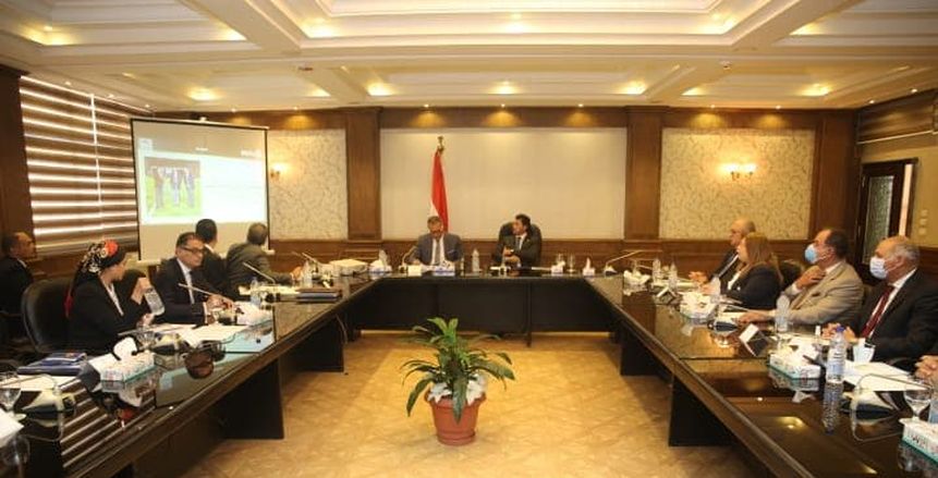 أشرف صبحي يناقش خطة عمل صندوق الرياضة المصري
