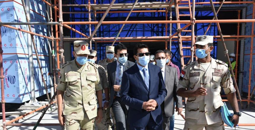 وزير الرياضة يتفقد الصالة المغطاة ببرج العرب استعدادا لمونديال اليد