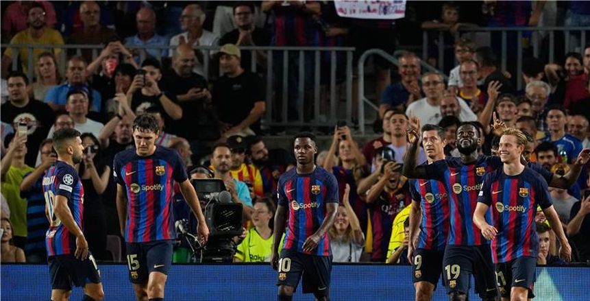 ليفاندوفسكي يقود قائمة برشلونة لمواجهة إنتر ميلان بالدوري الإسباني