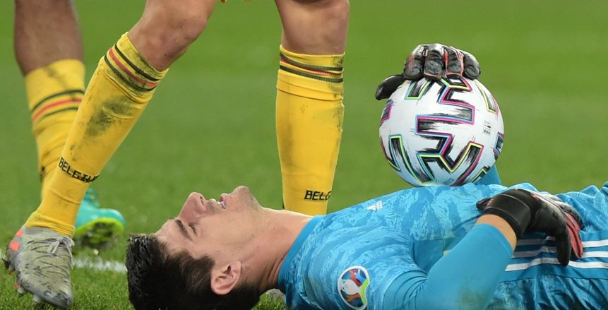 كورتوا يشن هجوما على «فيفا» و«يويفا»: نحن بشر وهم مهتمون بجيوبهم فقط