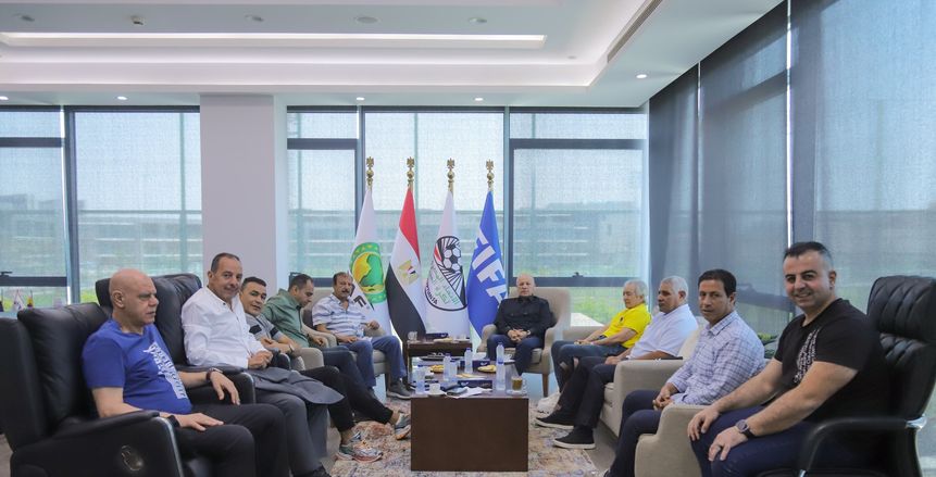 أبوريدة يبحث برنامج المنتخب الوطنى لكأس العرب مع الجهاز الفني