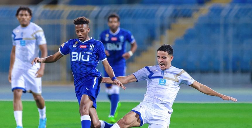 الهلال يسقط في فخ الهزيمة أمام التعاون.. والشباب يتصدر الدوري السعودي