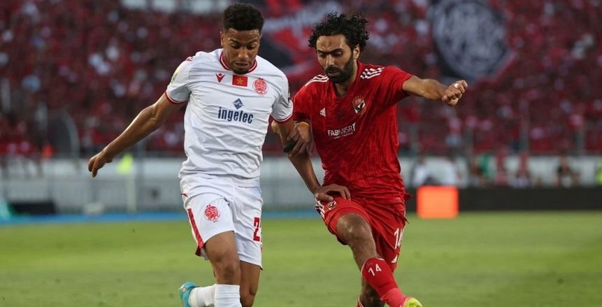 عاجل| حسين الشحات ينفعل على باملاك تيسيما حكم مباراة الأهلي والوداد
