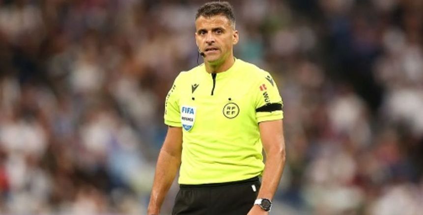 حكم ريال مدريد وفالنسيا يعترف بخطئه.. ومدرب جديد على طاولة برشلونة