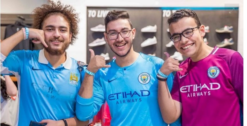 مانشستر سيتي ينشر صور مشجعي النادي المصريين احتفالًا بهم
