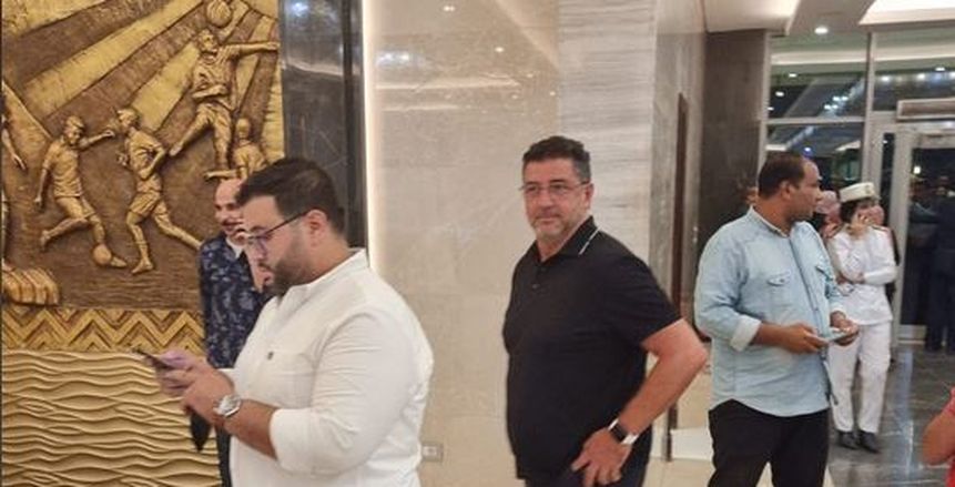 روي فيتوريا في استاد القاهرة لمشاهدة مباراة الأهلي والزمالك بكأس مصر