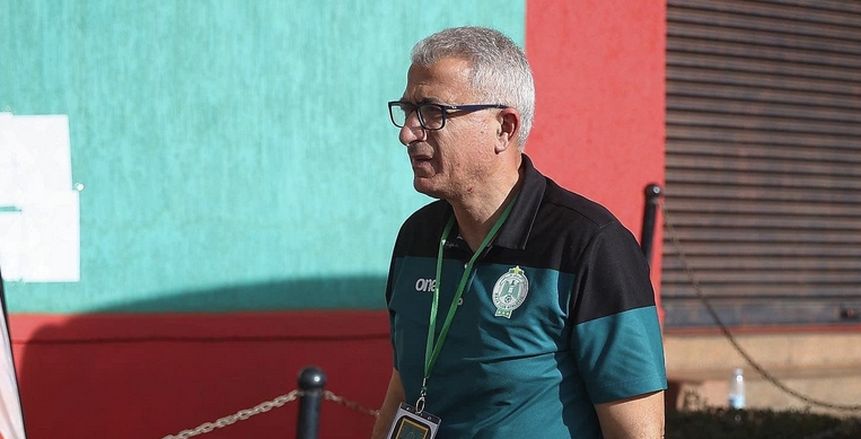 عاجل| ضربة موجعة لـ «منافس الأهلي».. عقوبات بالجملة وإيقاف مدرب الرجاء