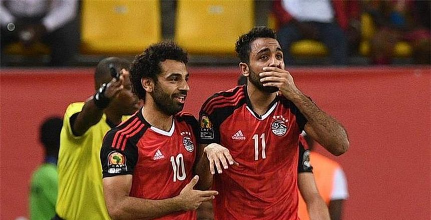المحترفون المصريون يشعلون سباق الصدارة في الدوريات.. تألق كهربا وصلاح