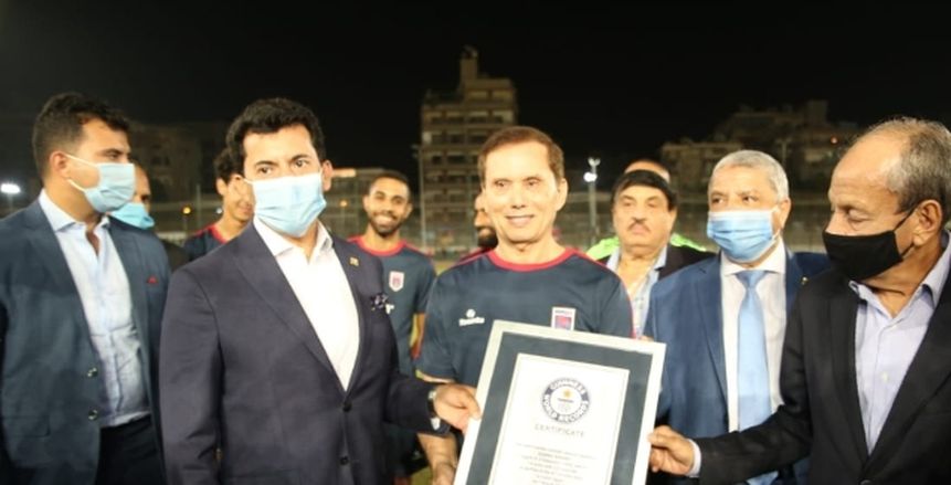 فيفا يحتفي بـ عز الدين بهادر بعد دخوله "جينيس" كأكبر لاعب في التاريخ