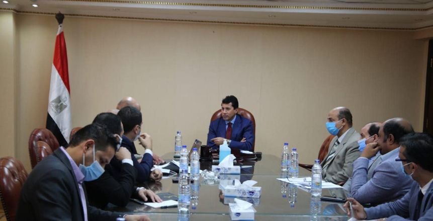 وزير الرياضة يجتمع باللجنة المنظمة لمونديال اليد 2021