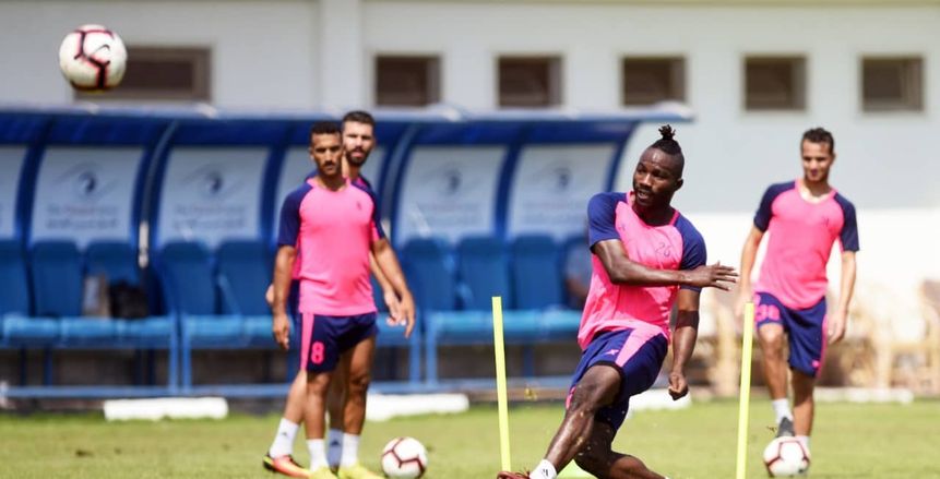 مصيلحي يجتمع بلاعبي الاتحاد والجهاز الفني قبل المران استعدادًا للعربي الكويتى