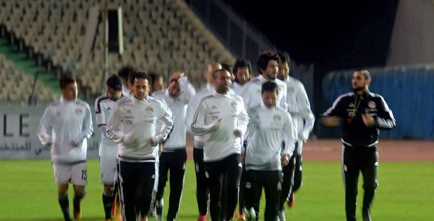 "كوبر" يستقر على استبعاد "عواد" و"جمعة".. و8 لاعبين يُجرون تحليل "DNA"