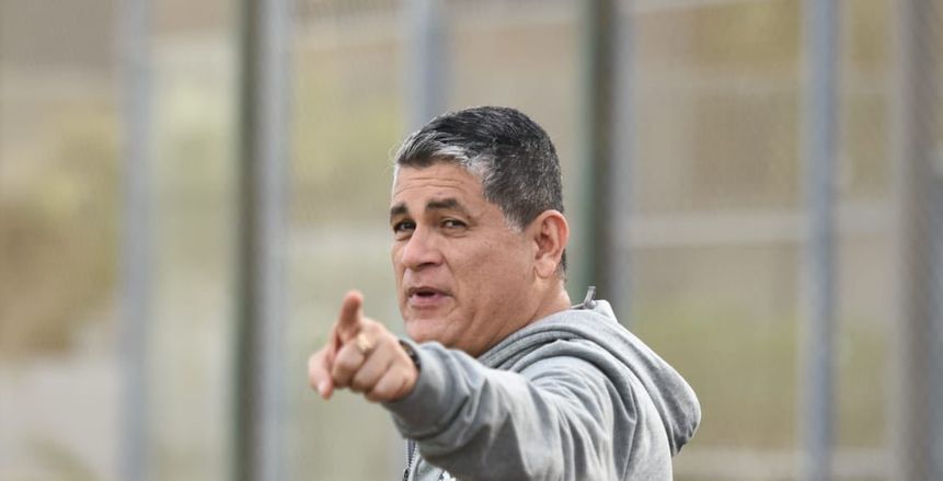 أوسكار رويز يفاضل بين حكام من ألمانيا وإسبانيا لمباريات الأهلي وبيراميدز والزمالك