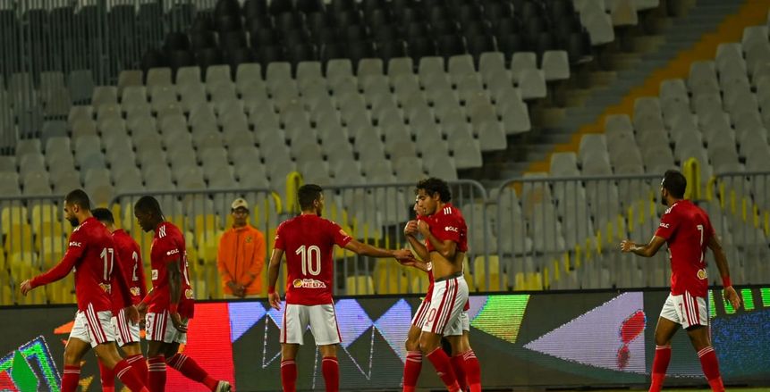 الأهلي يتقدم على سموحة بهدف لـ محمد شريف في الشوط الأول بالدوري