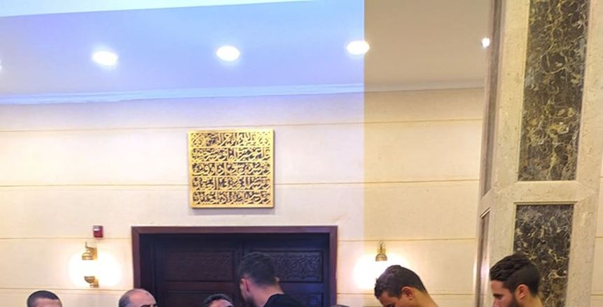 بالصور.. رباعي الأهلي يؤدي واجب العزاء في وفاة شقيق طارق قنديل