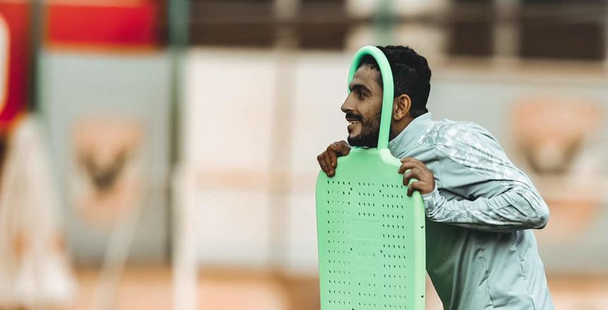 5 أندية تتنافس على ضم مدافع الأهلي منها الزمالك وبيراميدز