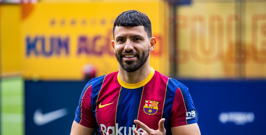 أجويرو يرد على أنباء اعتزاله في مؤتمر صحفي داخل برشلونة