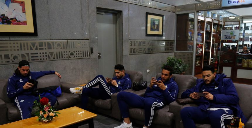 بيراميدز يؤدي صلاة الجمعة في فندق الإقامة بـ"لوساكا"