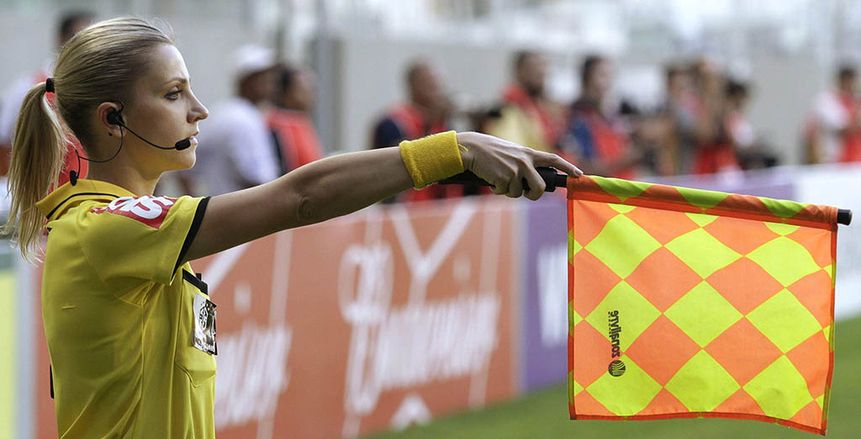 حكمة راية تظهر خلال مباراة مصر وبلجيكا