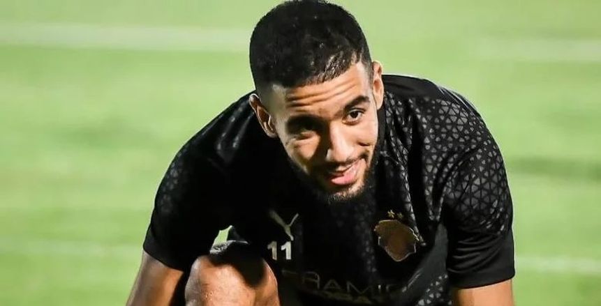إصابة خطيرة لـ أحمد قندوسي.. وبكاء اللاعبين بعد نقله في سيارة الإسعاف