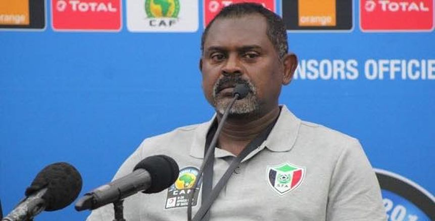 "الكاف" يقرر إيقاف مدرب الهلال