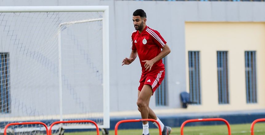 تدريبات خاصة لرياض محرز على الركلات الحرة استعدادًا لمواجهة غينيا بدور الـ16