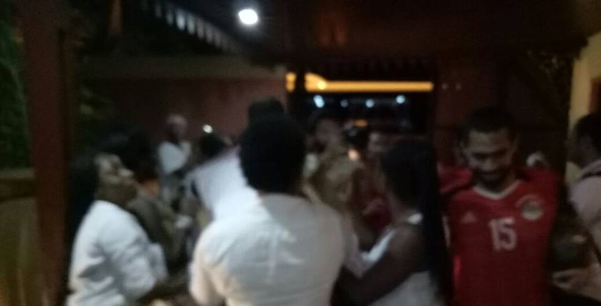 بالصور| احتفالات رواد الفندق بالمنتخب المصري