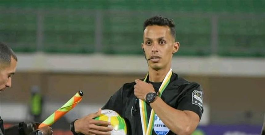 تحرك عاجل من كاف تجاه حكم مباراة الأهلي ويانج أفريكانز