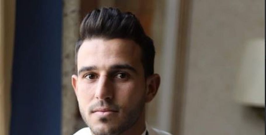 مؤمن زكريا وزوجته يحضران حفل زفاف حمدي فتحي «فيديو»