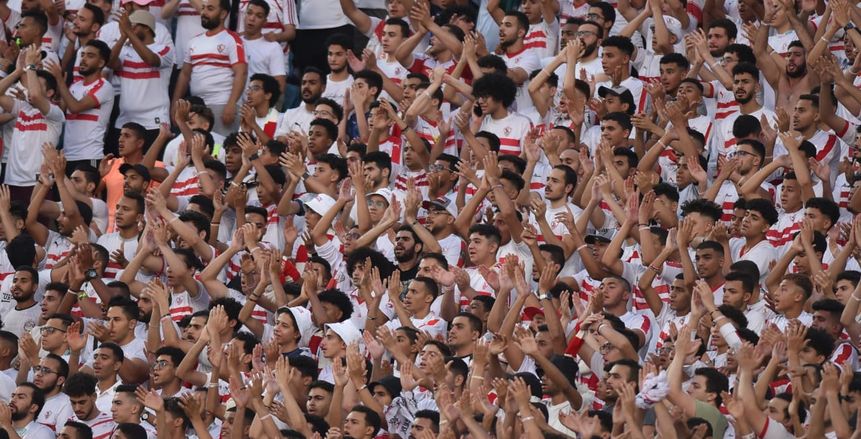 لاعبو الزمالك والجهاز الفني يحتفلون مع الجماهير بعد ريمونتادا أرتا سولار