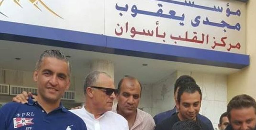 أبو ريدة يجتمع بأعضاء مجلسه في أحد المولات الشهيرة بأكتوبر