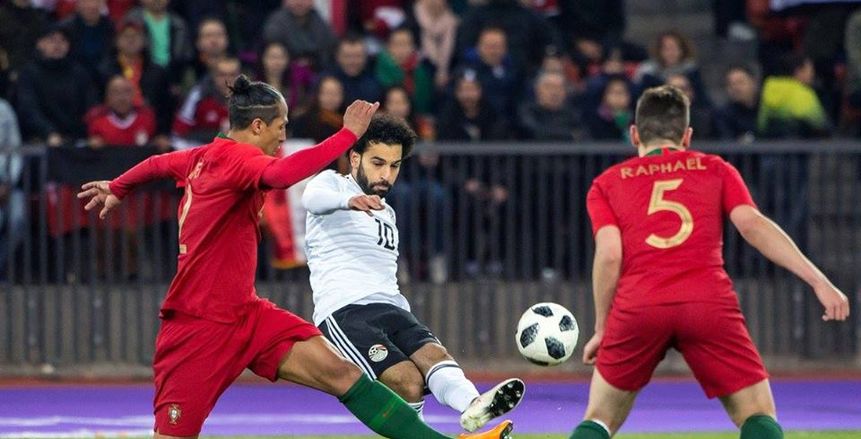 بالصور| «صلاح» يستعد لمواجهة اليونان على طريقته الخاصة