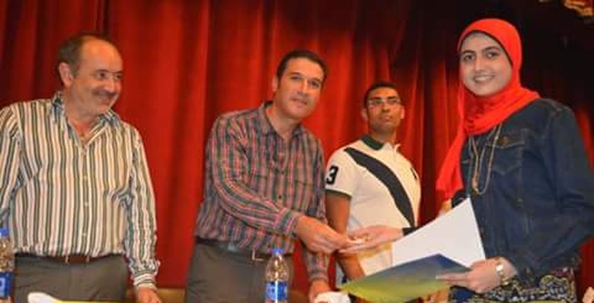 بالصور الصيد يكرم ابنائه المتفوقين