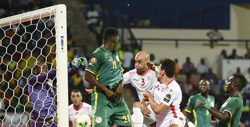 بالصورة| حارس السنغال يفوز بجائزة أفضل لاعب في مباراة السنغال وتونس