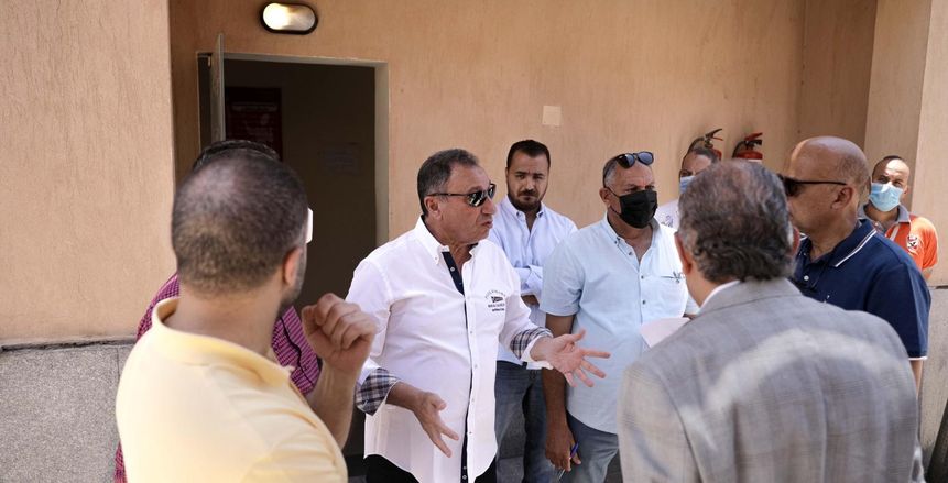 محمود الخطيب يتفقد أعمال تطوير منشآت فرع النادي الأهلي في زايد «صور»
