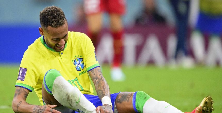 طبيب المنتخب البرازيلي: نحتاج 24 ساعة لتحديد إصابة نيمار
